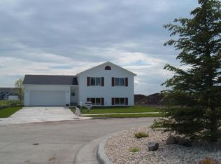 4754 Pines Cir, Grand Forks, ND 58201