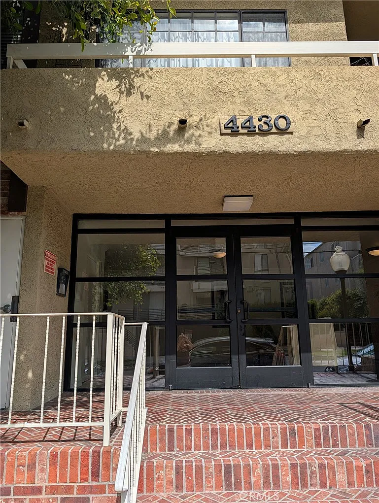 2 bed, 600 sqft, $3,900 — Photo 1
