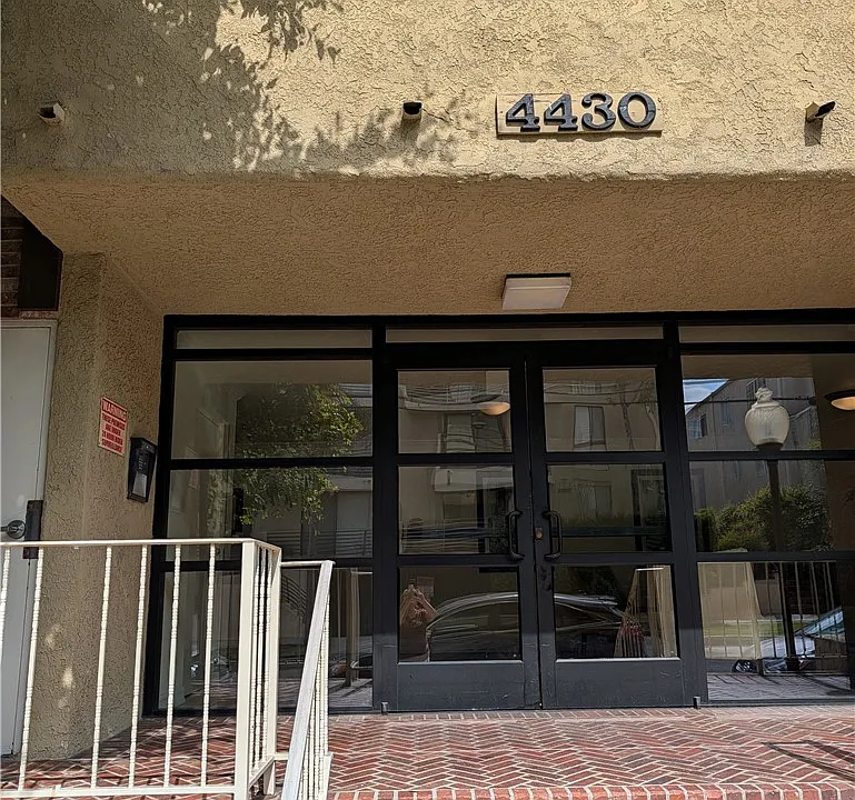 4430 Noble Ave
