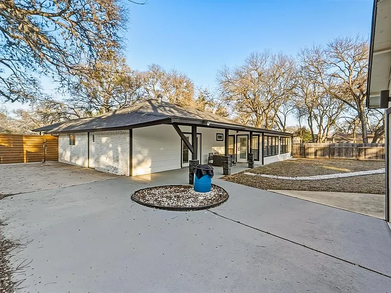 2107 Lewood Cir — Photo 26