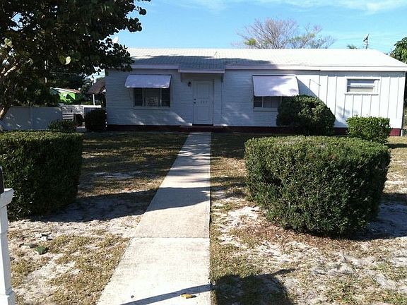 Expansive And Formal Front Yard To Charming Home