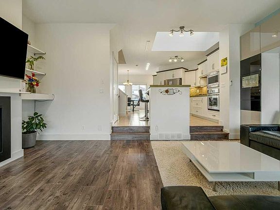 4th image of 406 S Twinriver Rd W