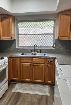 3rd image of 7411 Twin Sabal Dr