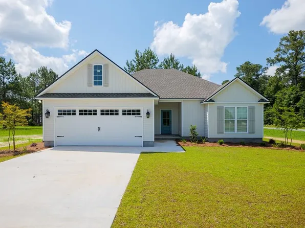 17 Ray Dr, Ray City, GA 31645