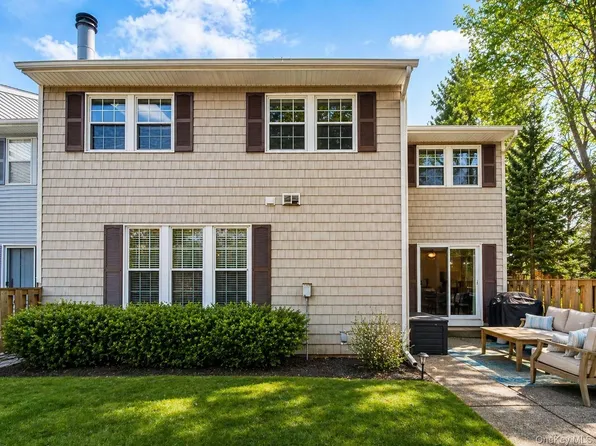 109 Aspen Drive E, Woodbury, NY 11797