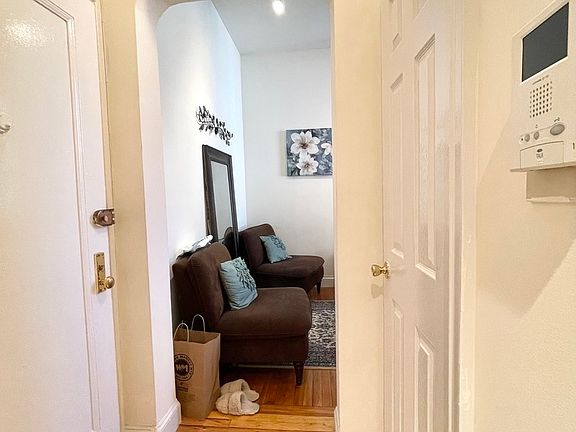4th image of 210 W 16th St APT 4B