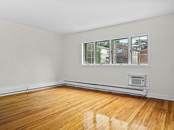 2nd image of 6013 Huxley Ave