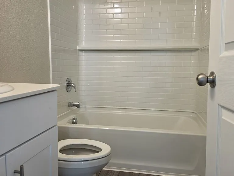 306 Grenada Lake Dr — Photo 26