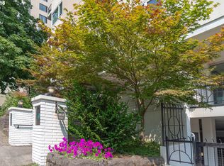 2211 SW Park Pl UNIT 203, Portland, OR 97205