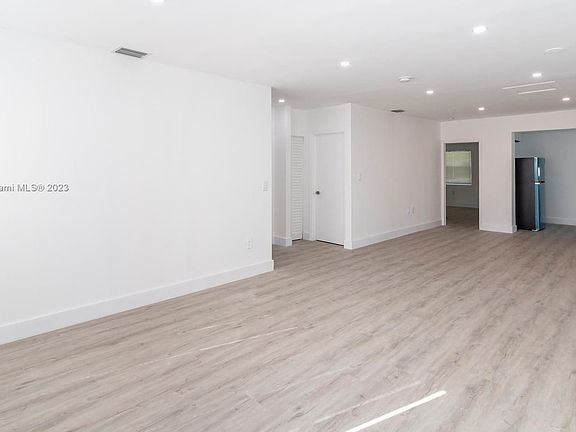 2nd image of 14430 NE 14th Ave #1
