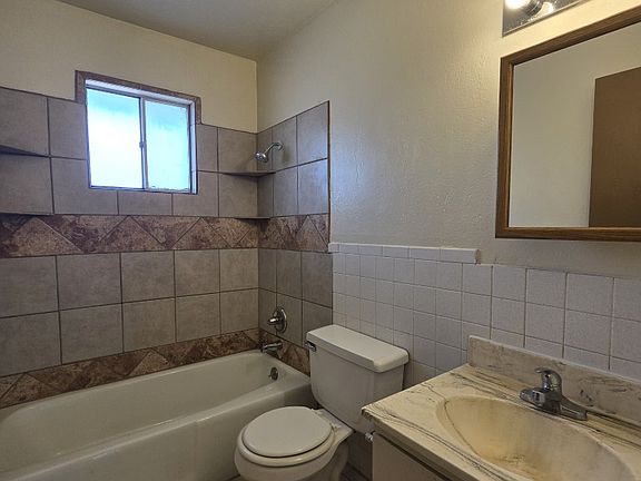 3rd image of 1527 Foster Rd #17