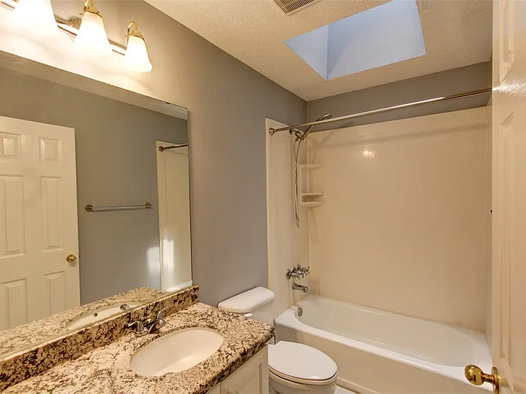305 Landsburg Ln — Photo 21