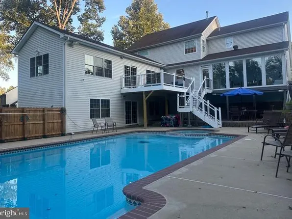 9 Falling Water Ct, Fredericksburg, VA 22405