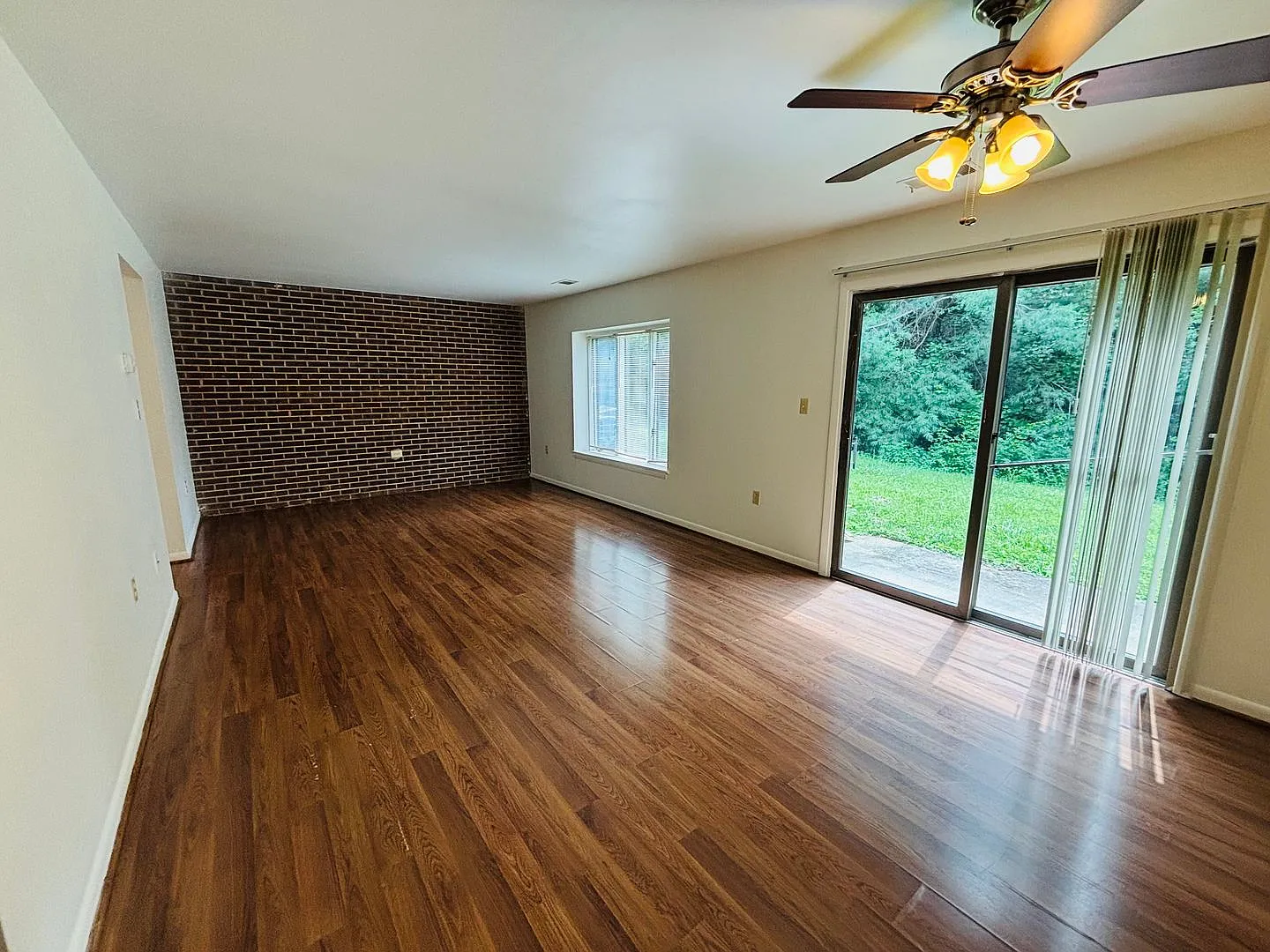 3 Bedroom 2.5 Bath Townhouse — Photo 2