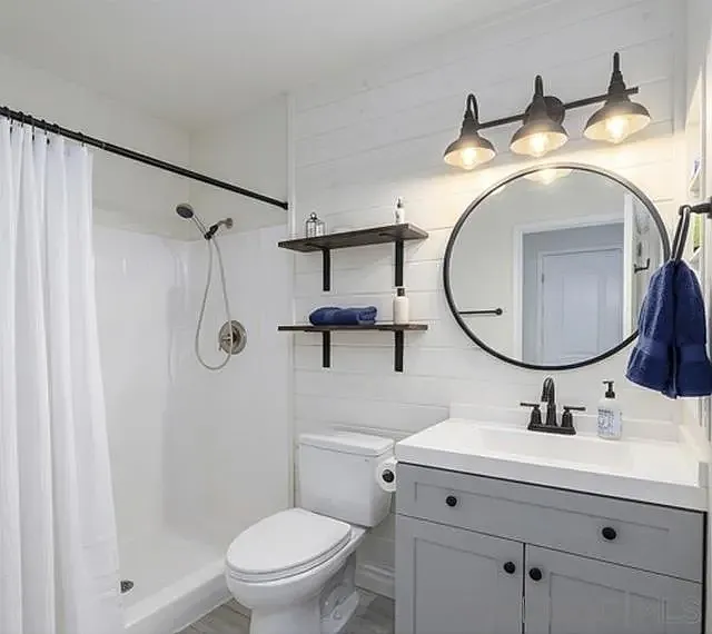 4 bed, 2.0 bath, 1429 sqft, $3,990 — Photo 2