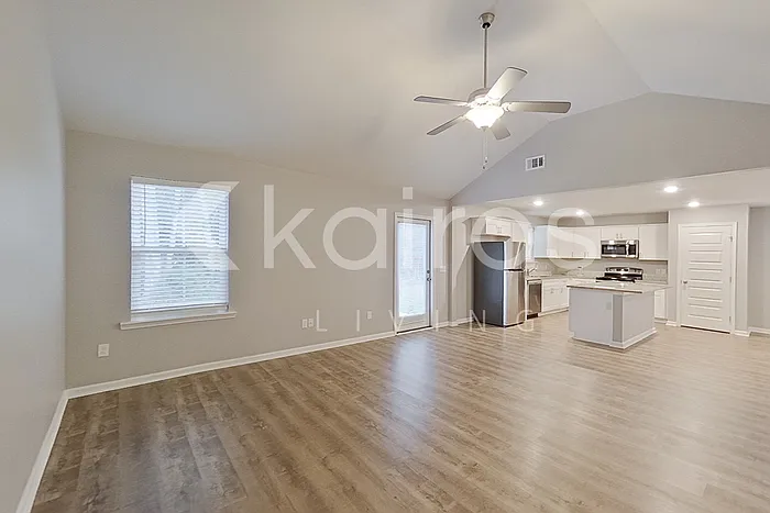 136 Western Red Cedar Dr — Photo 4