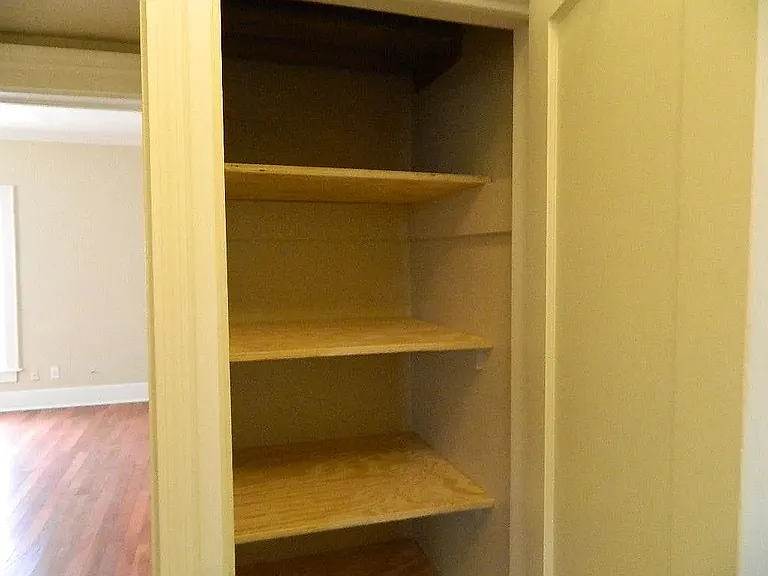 115 E Riverside Dr — Photo 20