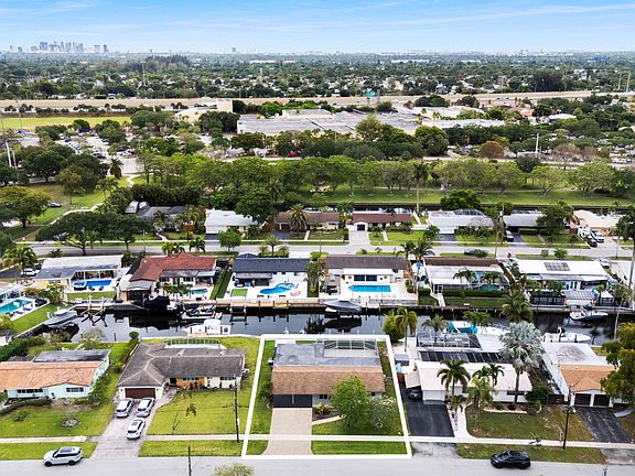 3rd image of 1340 SW 56th Avenue