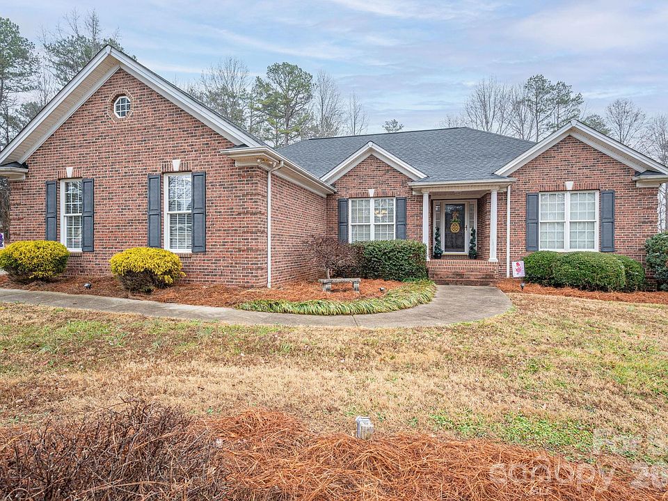 1st image of 107 Farmwood Dr
