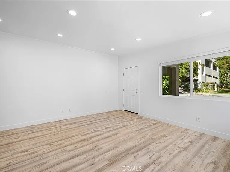 309 Sinclair Ave — Photo 6