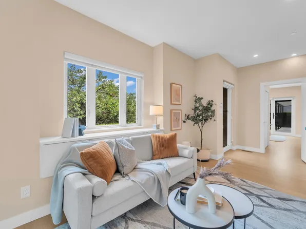 3249 Sophia St, Vancouver, BC V5V 3T2