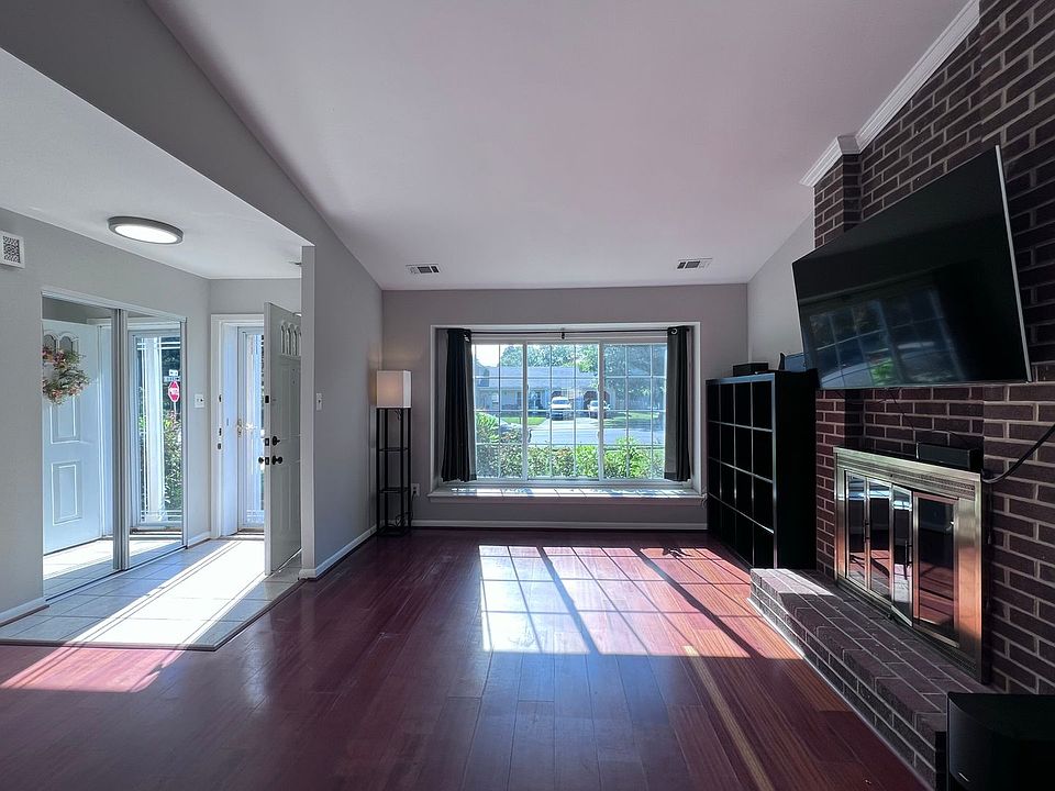 1638 Hiddenbrook Dr, Herndon, VA 20170 Zillow