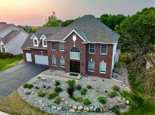 6453 Oxford Rd N, Shakopee, MN 55379