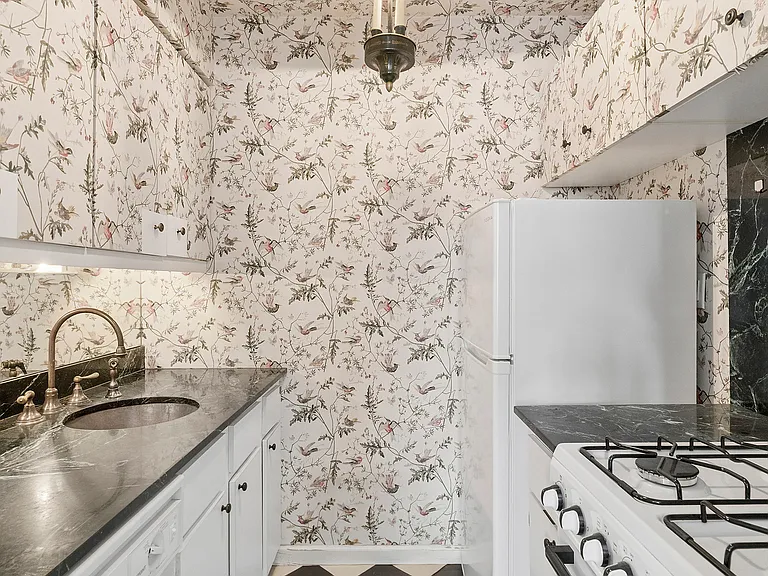 61 E 77th St #7F — Photo 4