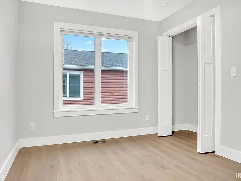 1112 N Woodburn Ave — Photo 20