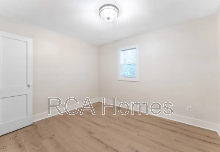 1445 W Congress Ave — Photo 2