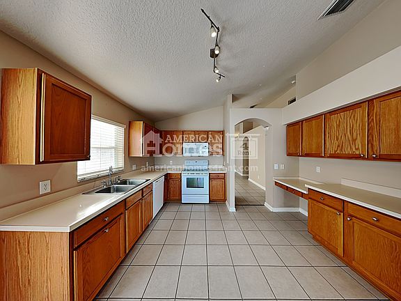 5th image of 11508 Misty Isle Ln