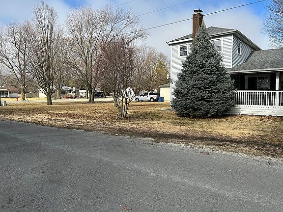 4th image of 103 E Newton St