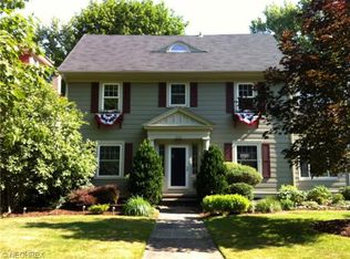 2815 Scarborough Rd, Cleveland Heights, OH 44118