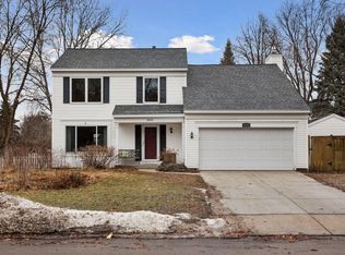 2423 Mailand Rd E, Maplewood, MN 55119