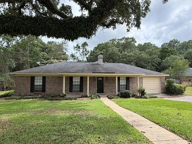 3 bed, 2.0 bath, 1408 sqft, $1,800 — Photo 2
