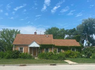 301 Parkview Rd, Glenview, IL 60025