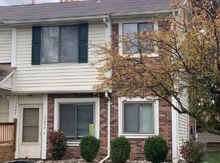 17402 Utica Oaks Ln, Roseville, MI