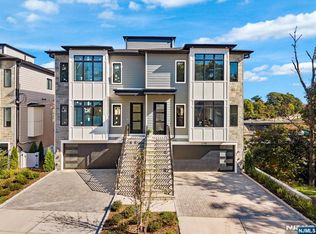 2160 Jones Rd, Fort Lee, NJ 07024