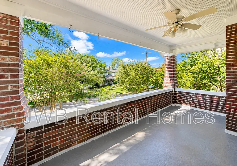 2305 College St — Photo 9