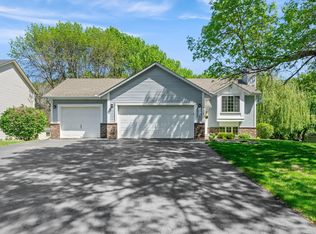 9618 Ranchview Ln N, Maple Grove, MN 55369