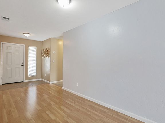 5th image of 2625 E Parkview Ave