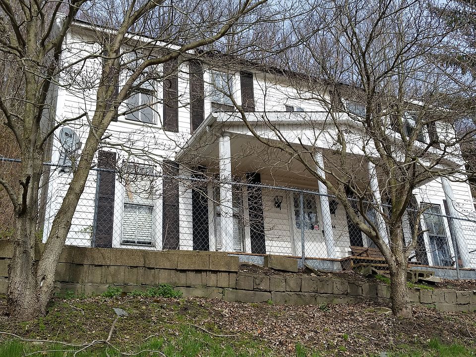 1st image of 484 Straight St