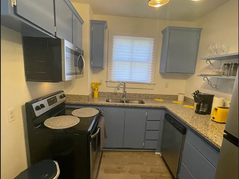 658 E Anderson St — Photo 7