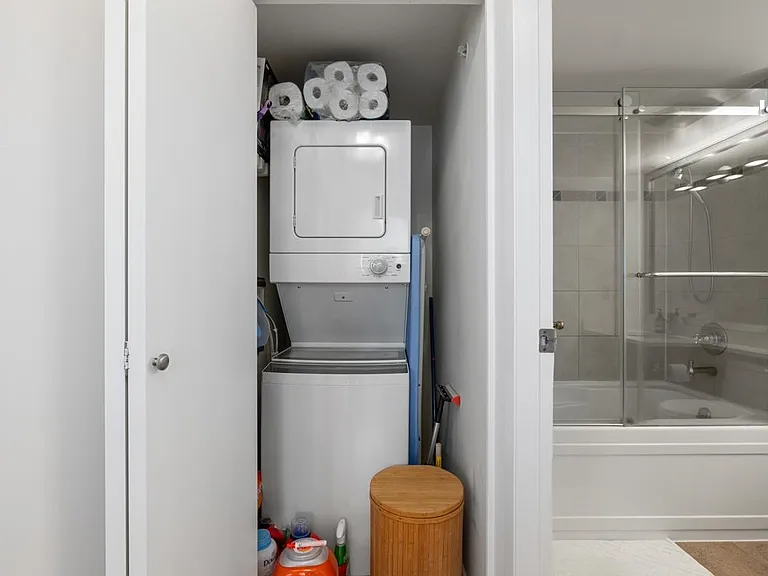 1077 Marinaside Cres #2201 — Photo 22