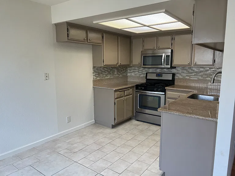 476 E Santa Anita Ave #G — Photo 2