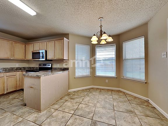 4th image of 955 Aaron Dr