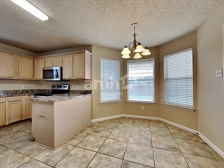 955 Aaron Dr — Photo 4