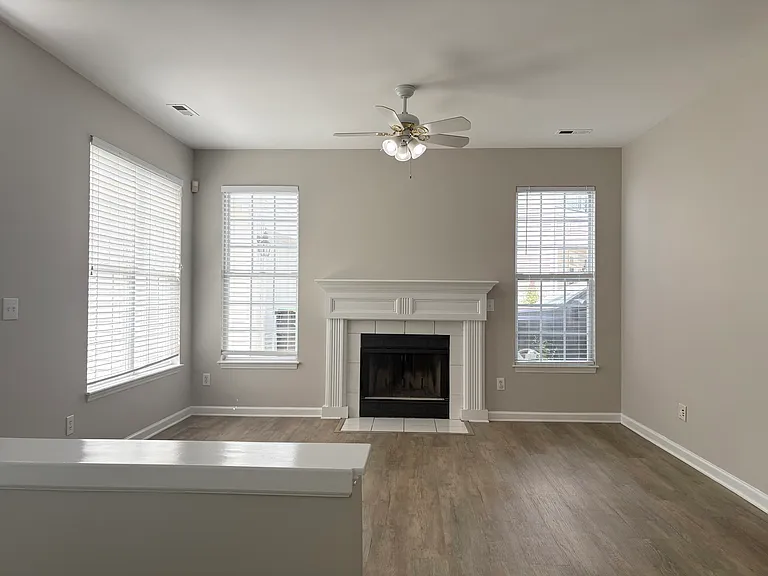 1020 Purple Glory Dr — Photo 3