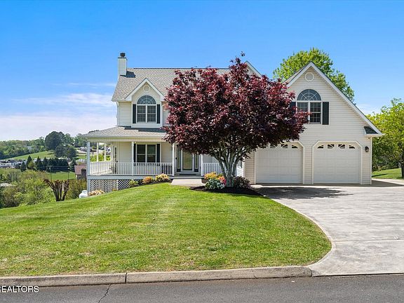 2nd image of 825 Pinnacle Dr