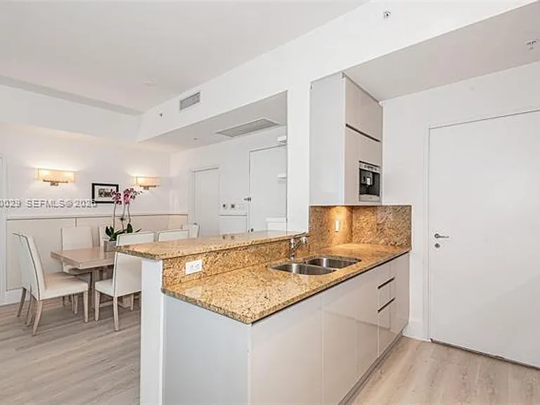 50 S Pointe Dr #1804 — Photo 9